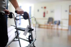 Plus de 450.000 personnes âgées en Belgique ont besoin de soins infirmiers.